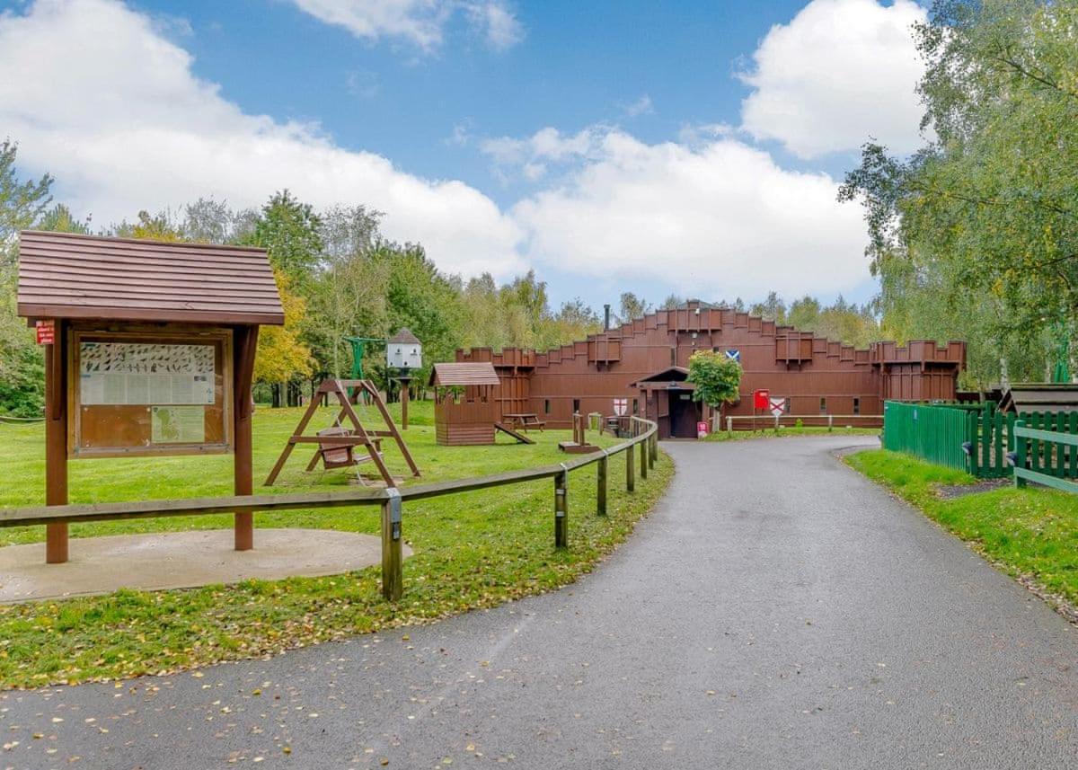 Sherwood Castle Holiday Forest Hotel Edwinstowe Eksteriør billede